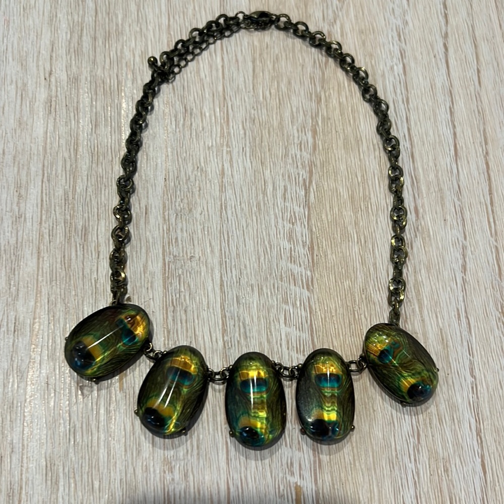 Necklace with peacock feather design in baubles